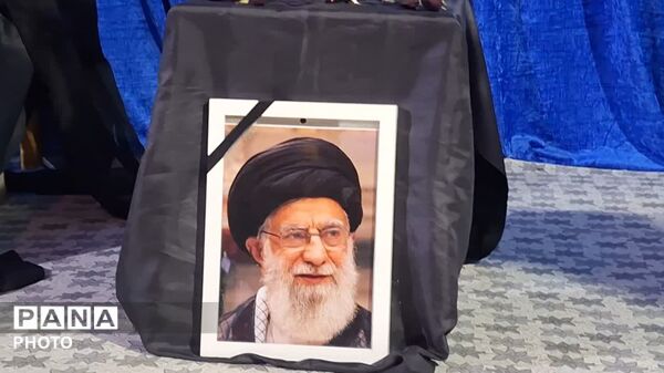 بازسازی صحنه سخنرانی رهبر شهید انقلاب اسلامی ایران در بلوار امام‌زاده حسن(ع) کرج