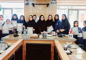 قلمهای سبزِ پانا بر سکوی افتخار؛ تجلیل از دانش آموز خبرنگارانِ الیگودرز