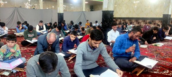 اعتکاف دانش‌آموزان روستای گونبرف در برف یک متری