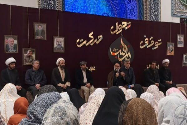 دیدار مدیر آموزش و پرورش شهرستان آباده با دانش‌آموزان معتکف 