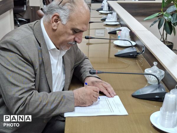 شورای آموزش و پرورش شهرستان ملارد پای میز بررسی مسائل تعلیم و تربیت