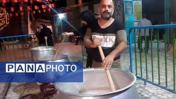 پخت شله‌زرد نذری با یاد ضامن آهو در قائمشهر