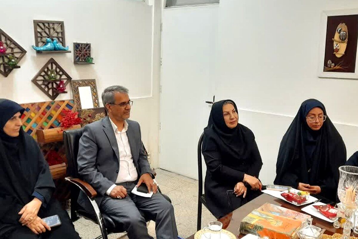 برپایی نشست ادبی به مناسبت بزرگداشت روز معلم و سعدی شیرازی