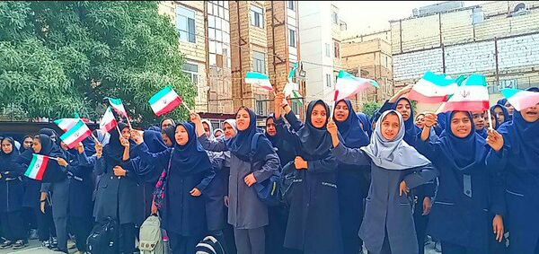 آیین بازگشایی مدارس و استقبال از دانش آموزان در دبیرستان میرزا جعفر سروقد ناحیه یک مشهد