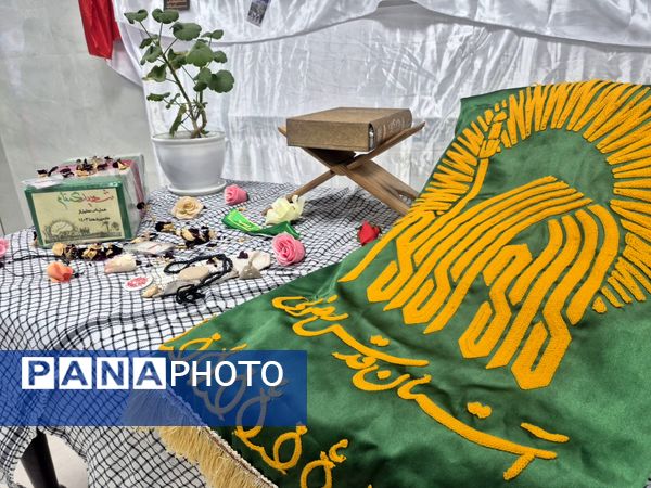 نواختن زنگ انقلاب و گرامیداشت دهه فجر انقلاب اسلامی در دبیرستان شاهد بنت الهدی تویسرکان