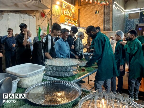  خدمت رسانی چایخانه حضرت زهرا 