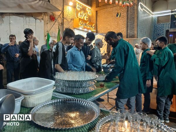  خدمت رسانی چایخانه حضرت زهرا 
