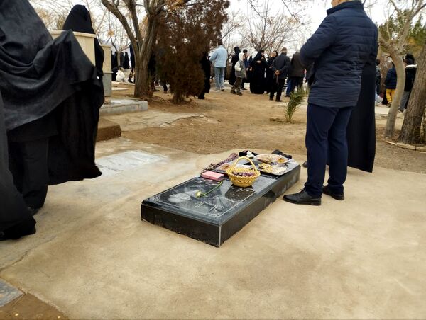 مراسم شب‌های چراغ  برات در گلزار شهدای روستای مهدی آباد خلیل آباد 
