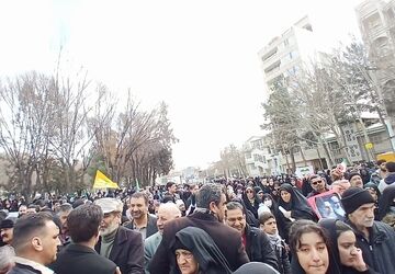 جشن پیروزی انقلاب اسلامی در بروجرد: مردم ولایتمدار با حضور گسترده، وفاداری خود به آرمان‌های انقلاب را فریاد زدند