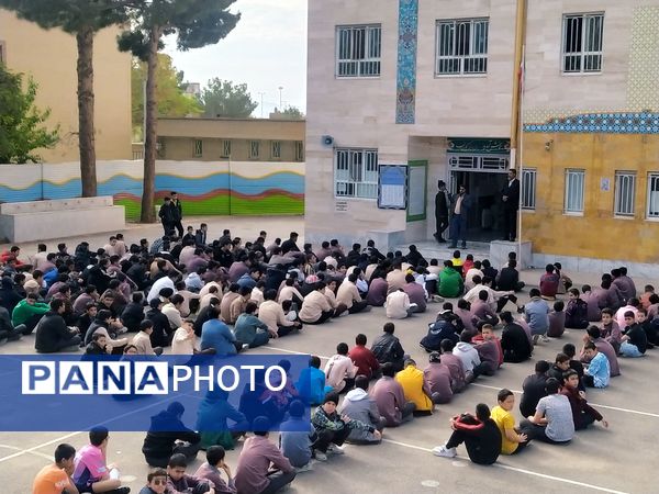 حضور آتش‌نشانان در دبیرستان میثاق کاشمر