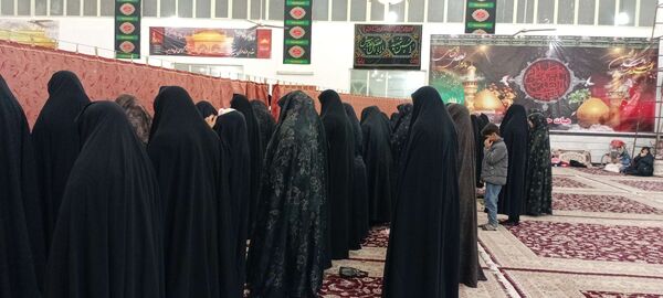 نماز جماعت در شب میلاد حضرت علی(ع) در خلیل آباد