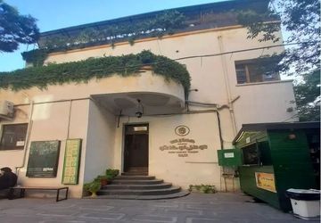 تئاتر به پدران ایران زمین تقدیم شد 