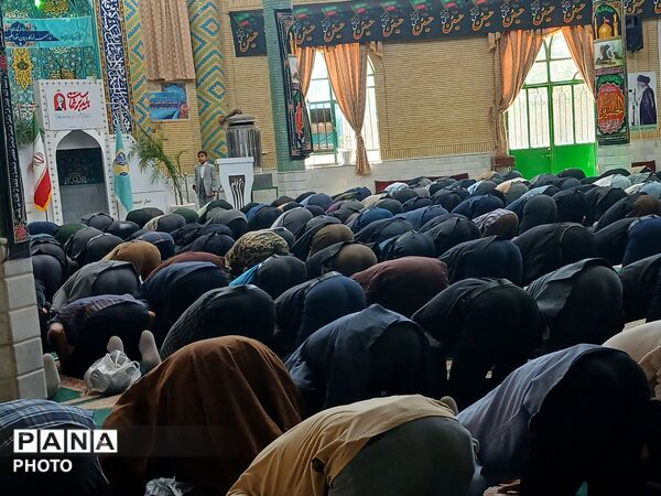 مصلای باخرز میزبان نمازگزاران ولایتمدار