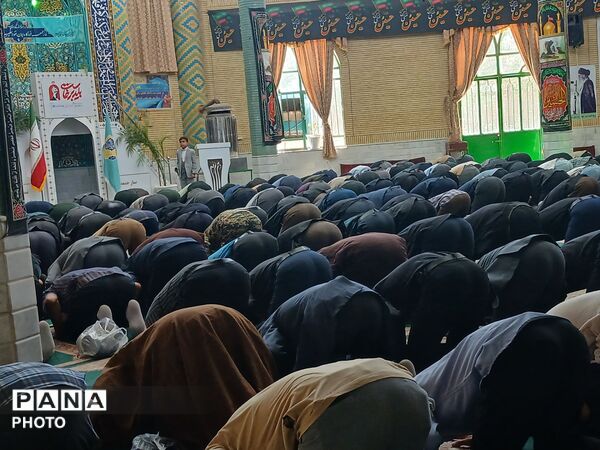 مصلای باخرز میزبان نمازگزاران ولایتمدار