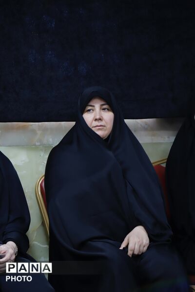یادبود رهبر شهید در اداره‌کل آموزش و پرورش شهر تهران 