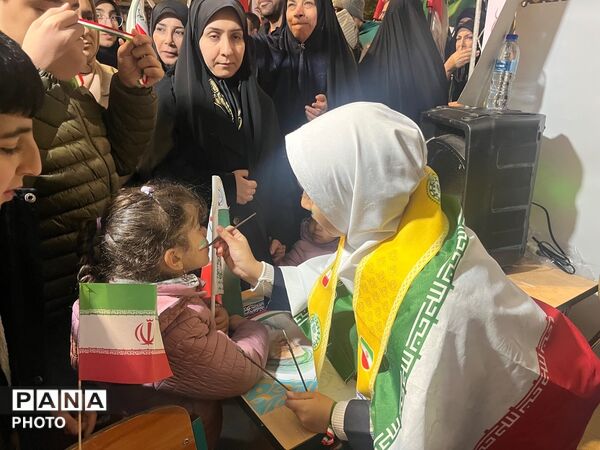 پیشتازان دانش‌آموز؛ روایت‌گران عشق به وطن و ولایت در آیین چهلم شهدای میناب