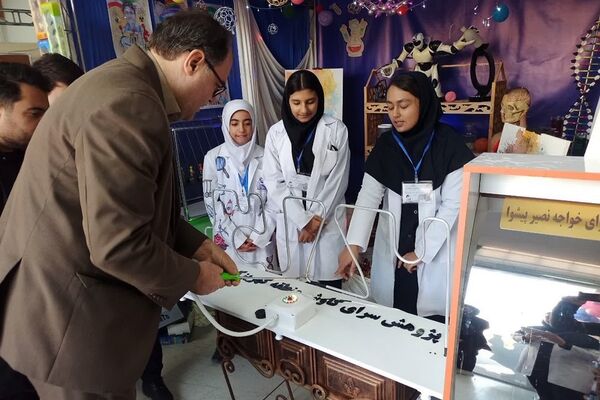 پژوهش‌سرای کاوش کهریزک، کانون توجه نخستین روز نمایشگاه دستاوردهای دانش‌آموزی استان