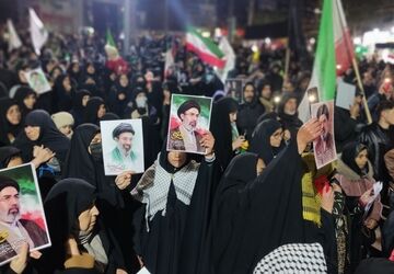 حضور مردم اسفراین برای بیعت با رهبر سوم انقلاب