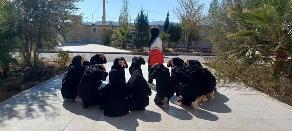گرامیداشت هفته پدافند غیر عامل در دبیرستان نمونه دولتی برکت خاتم