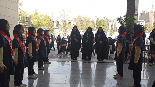 مراسم  تحلیف پیشتازان چهارمی در دبستان آرمینه مصلی نژاد 