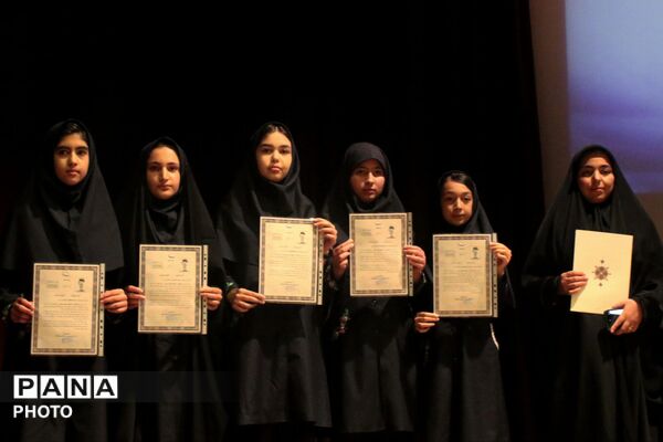 آیین تجلیل از دانش‌آموزان برگزیده جشنواره جابر ابن حیان و پژوهش‌سراهای کبودراهنگ