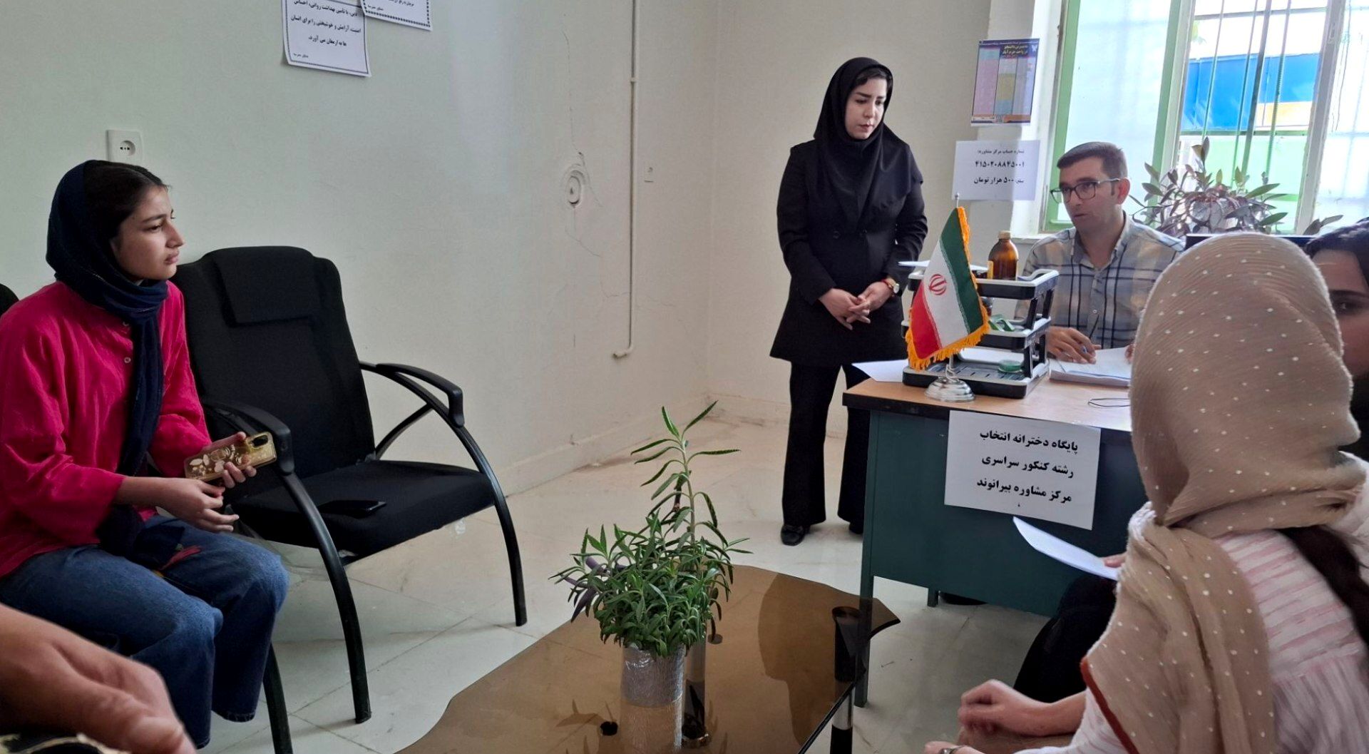 حضور گسترده داوطلبان در پایگاه‌های انتخاب رشته کنکور سراسری منطقه بیرانوند