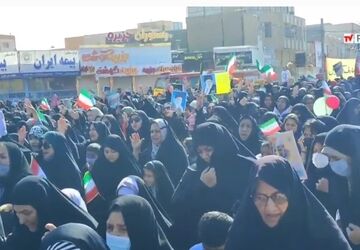 حضور پرشور دانش‌آموزان و فرهنگیان زابل در راهپیمایی باشکوه ۲۲ بهمن