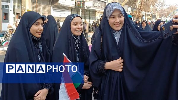 نمایش اقتدار و غیرت مردم ورامین در راهپیمایی ۲۲ بهمن