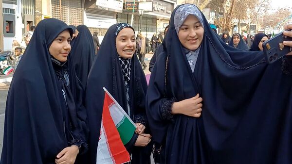 نمایش اقتدار و غیرت مردم ورامین در راهپیمایی ۲۲ بهمن