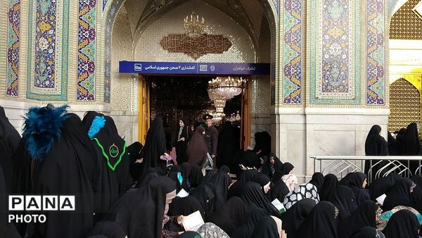 دعای پرفیض عرفه در حرم مطهر امام رضا (ع)