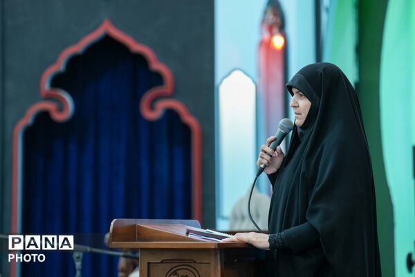 اجتماع بانوان انقلابی به مناسبت چهلم قائد امت و شهدای میناب در مسجد جمکران 