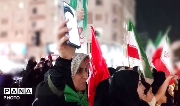 مردم آبرسانی فردیس در تجمعات شبانه بار دیگر پای کار بودن خود به انقلاب  را نشان دادند