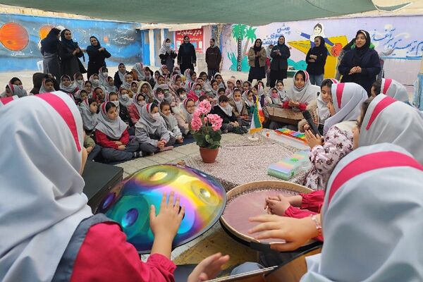 طنین انداز شدن نوای هنر در مدرسه سارا شهرستان ملارد 
