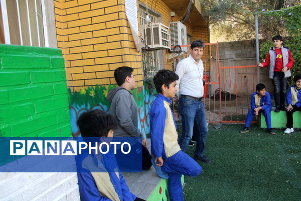 مسابقات بومی محلی در مدرسه شجاعی فر شهرستان بوشهر