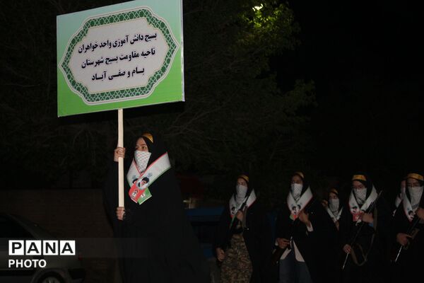 حضور پرشور دختران جان‌فدا در اجتماع شبانه با لباس بسیجی