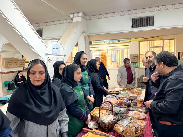 نمایشگاه نان و شیرینی دستپخت دانش‌آموزان هنرستان قدس