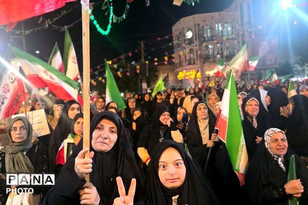 تداوم حضور در خیابان‌ها؛ رمز اتحاد و پیروزی 