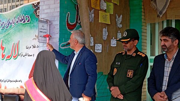 دبیرستان دخترانه فدک میزبان آیین زنگ نمادین «استکبار‌ستیزی» در شهر بن 