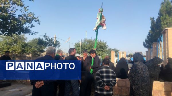 آیین جمع آوری نذورات مردمی در روز عاشورا 