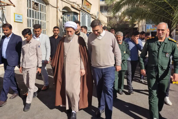 بازدید نماینده ولی فقیه استان فارس از هنرستان طالقانی در آستانه هفته بسیج