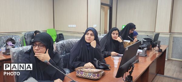 نشست مدیران مدارس متوسطه اول ناحیه یک بندرعباس با معاون پرورشی و تربیت‌بدنی