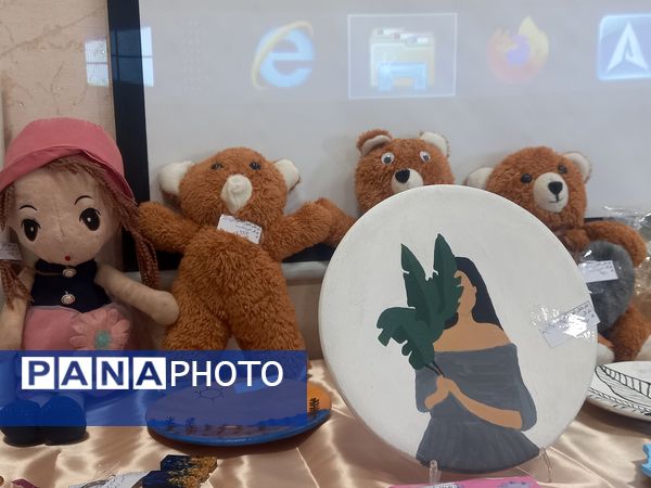 نمایشگاه مدرسه آرمانی هنر آسمانی در دبیرستان فرهنگ مرحوم فخرایی