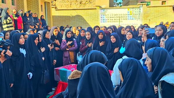 استقبال از شهدای گمنام در دبیرستان حضرت زینب(س) شهرستان لنده