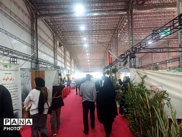 نمایشگاه گل و گیاه و سوغات در همدان