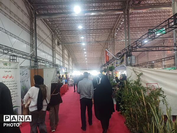 نمایشگاه گل و گیاه و سوغات در همدان
