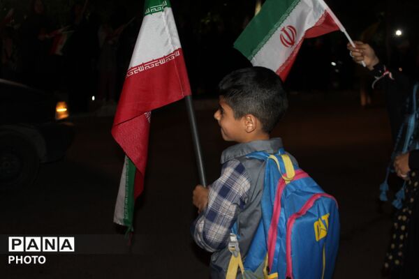 گام‌هایی که خیابان را روشن کردند
