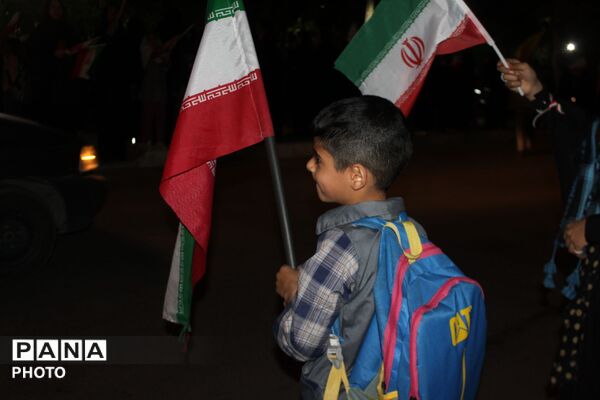 گام‌هایی که خیابان را روشن کردند