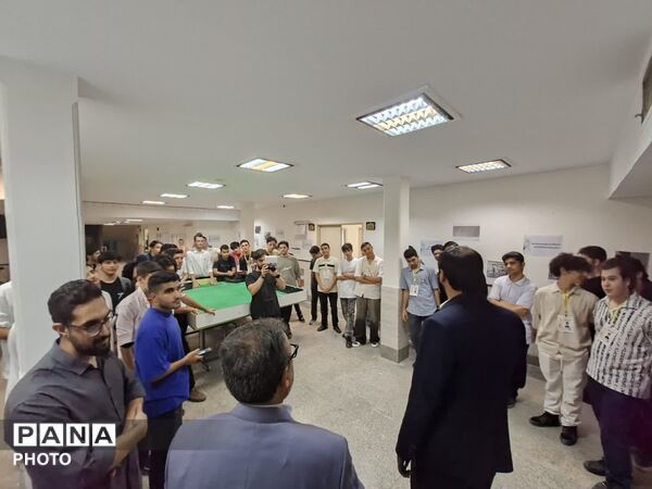 نمایشگاه ققنوس دانایی در دبیرستان علامه حلی ۵ برگزار شد
