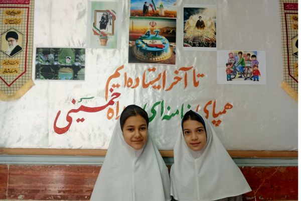 استقبال مدرسه حجاب از ۲۲بهمن 