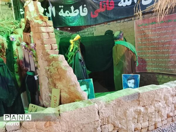 برپایی نمایشگاه «غنچه‌های خونین» در باقرآباد قم